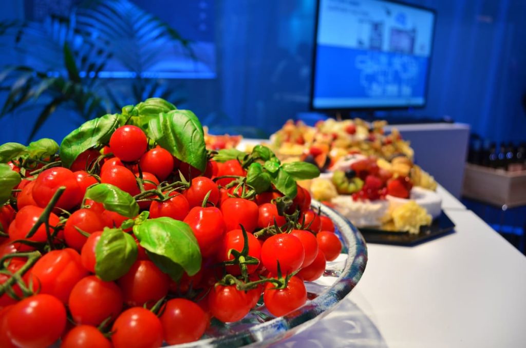 Tomaten und Häppchen