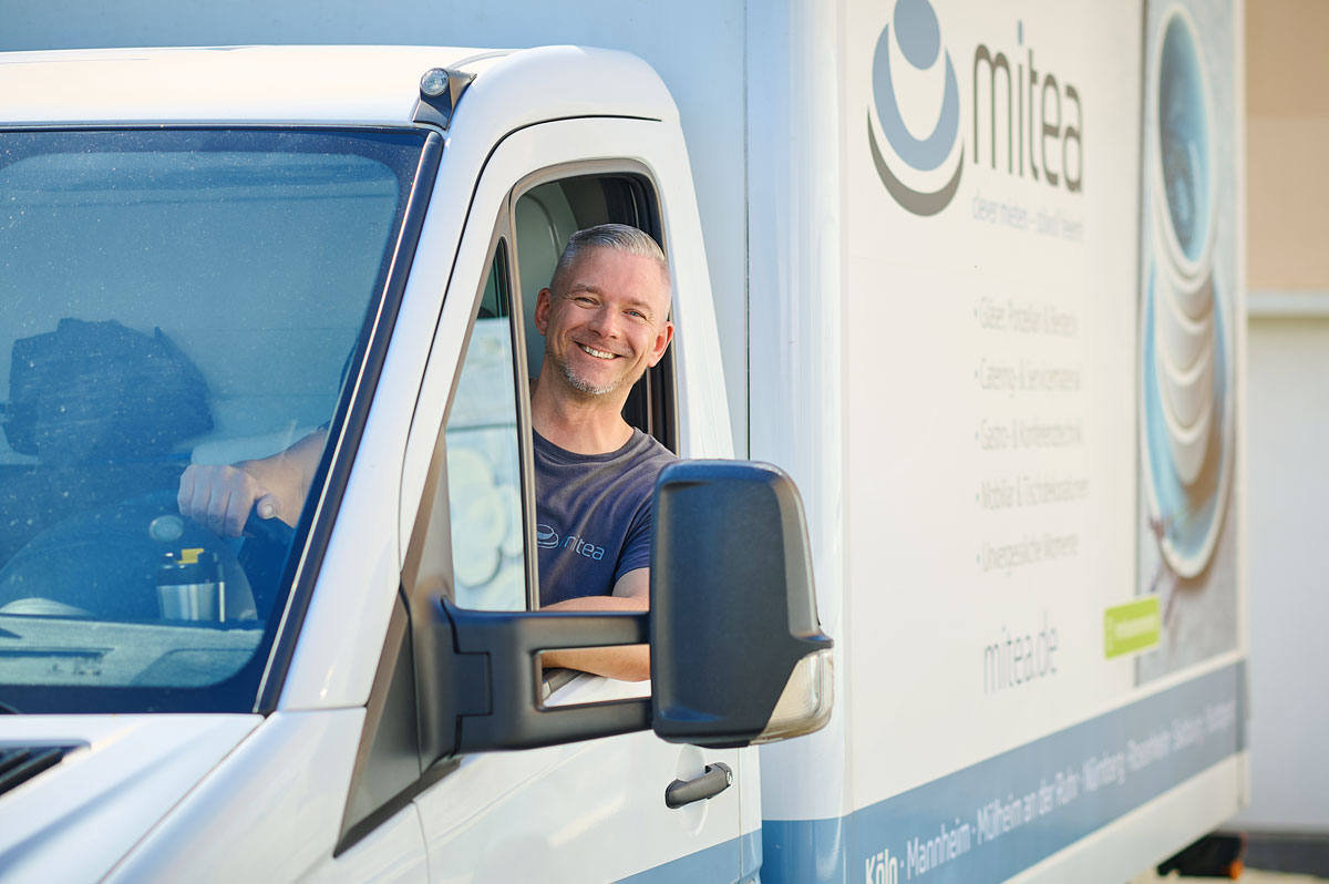 mitea® Köln Fahrer in Transporter