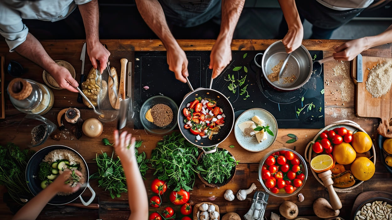 ochkurs für Gruppen planen: Gemeinsam neue Rezepte ausprobieren, Küchentechniken kennenlernen und in geselliger Atmosphäre kochen.